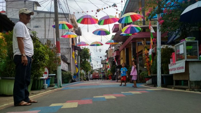 Bersih-bersih, 60 Warga Tanjung Priok Ikuti Program Padat Karya