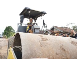 Wagub Jihan Nurlela Resmikan Dimulainya Perbaikan&nbsp; Ruas Jalan Di Kabupaten&nbsp; Lampung Timur