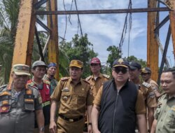 Pj. Sekda Pesibar, Tedi Zadmiko, bersama BBTNBBS Tinjau Jembatan Rusak Way Pemerihan