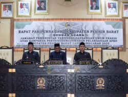 Bupati Pesibar Berin3 Tanggapan Atas Pandangan Umum DPRD Setempat