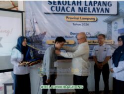 Anggota DPR RI Komisi V, Drs. H. Mukhlis Basri, M.Si., secara resmi membuka Sekolah Lapang&nbsp; Cuaca Nelayan (SLCN)